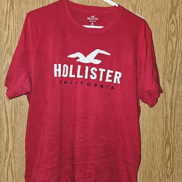 Hollister California Red Graphic T-Shirt - Picture 1 of 3